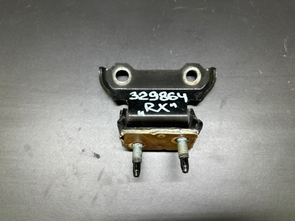 68810-48010 | Петля кришки багажника LEXUS RX350/450 09-15