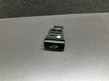 Кнопка закрывания крышки багажника LEXUS RX350/450 09-15