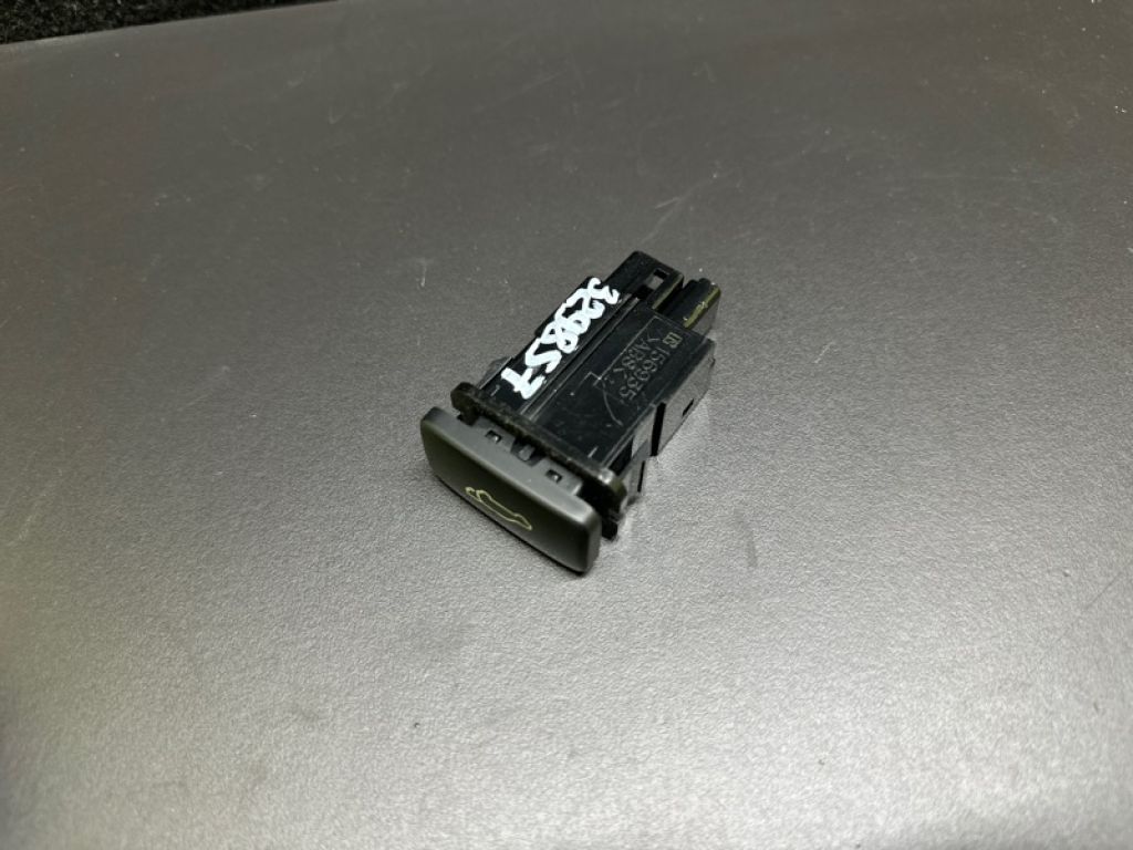 84930-58010 | Кнопка закрывания крышки багажника LEXUS RX350/450 09-15 - Фото 2