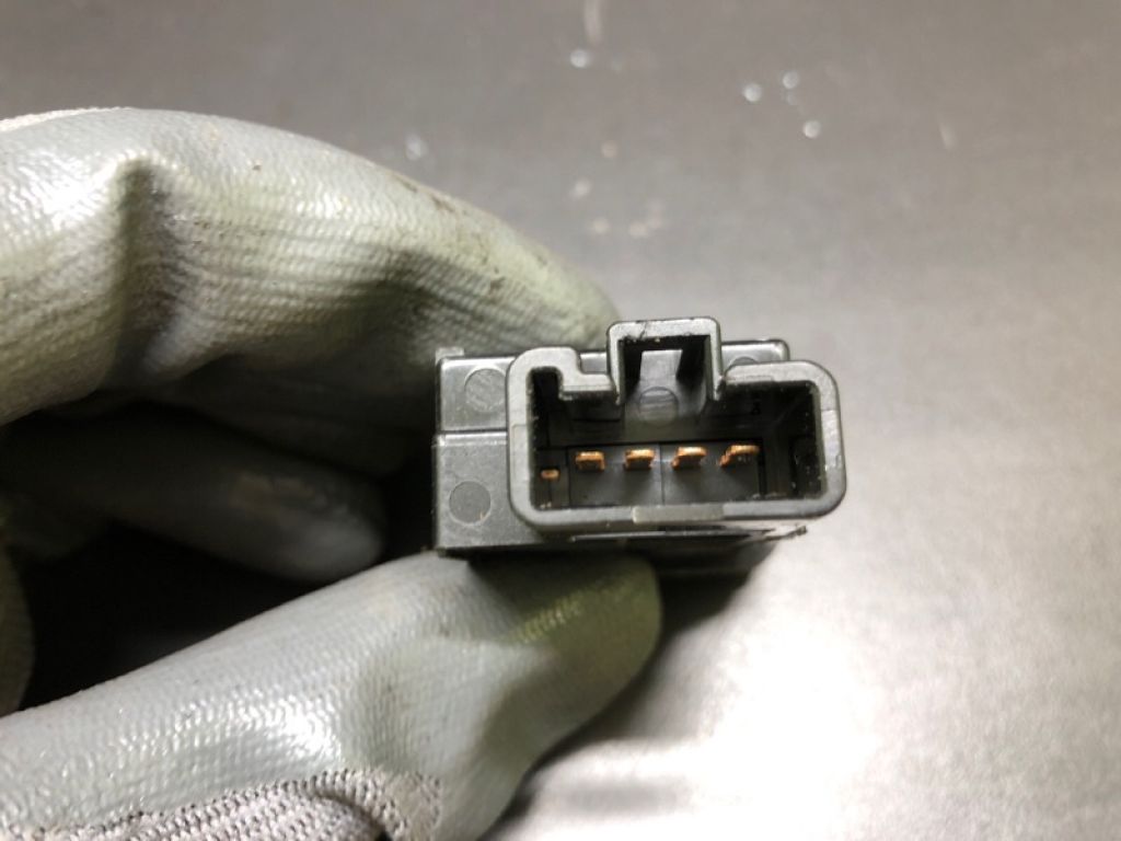 84930-58010 | Кнопка закрывания крышки багажника LEXUS RX350/450 09-15 - Фото 3