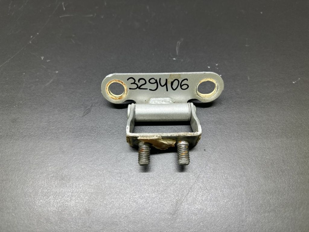 68810-47010 | Петля крышки багажника TOYOTA PRIUS - 30 09-17