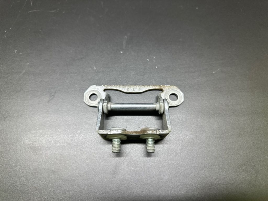 60879FJ001 | Петля кришки багажника SUBARU CROSSTREK 12-17