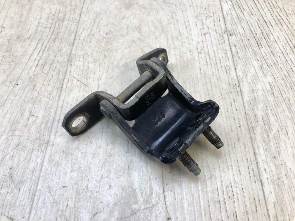 69410-63J00 | Петля двері верхня задн. прав. SUZUKI GRAND VITARA 05-15