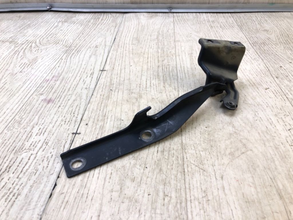 57420-65J01 | Петля капоту лів. SUZUKI GRAND VITARA 05-15