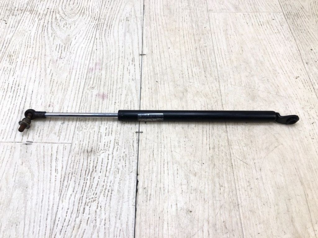81800-65820 | Амортизатор двері багажника SUZUKI GRAND VITARA 05-15