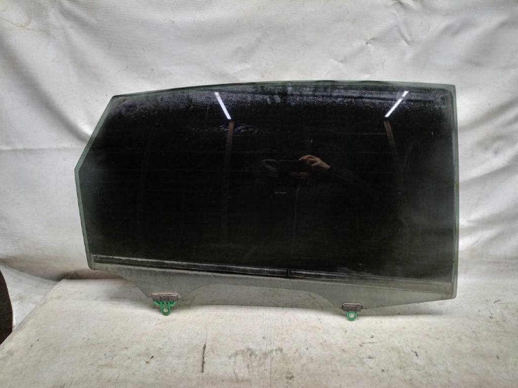 6810347090 | Скло дверей задн. прав. TOYOTA PRIUS PLUS 11-14