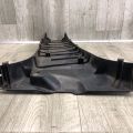 76150-65J00-5PK | Накладка на стійку кузова прав. SUZUKI GRAND VITARA 05-15 - Прев'ю 3