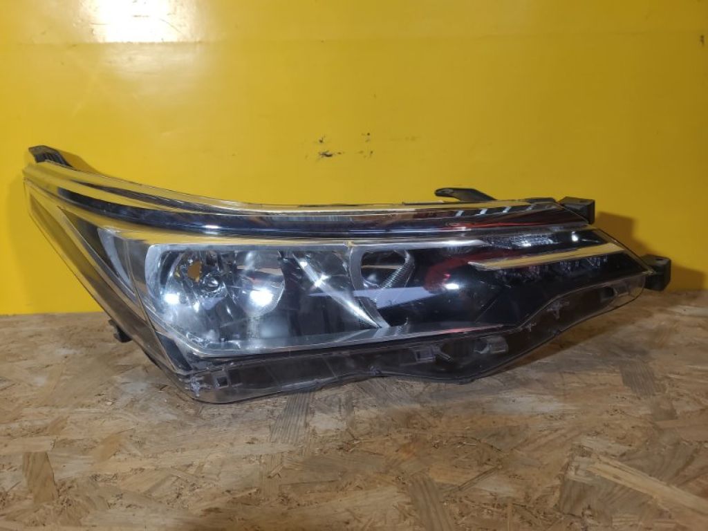 8111002L5000 | Фара прав. TOYOTA COROLLA 12-19 E180