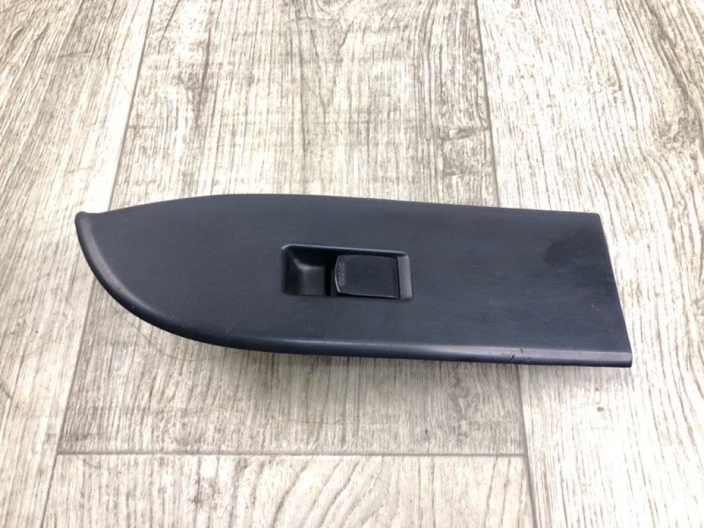 37995-62J00 | Кнопка стеклоподъемника передн. прав. SUZUKI GRAND VITARA 05-15