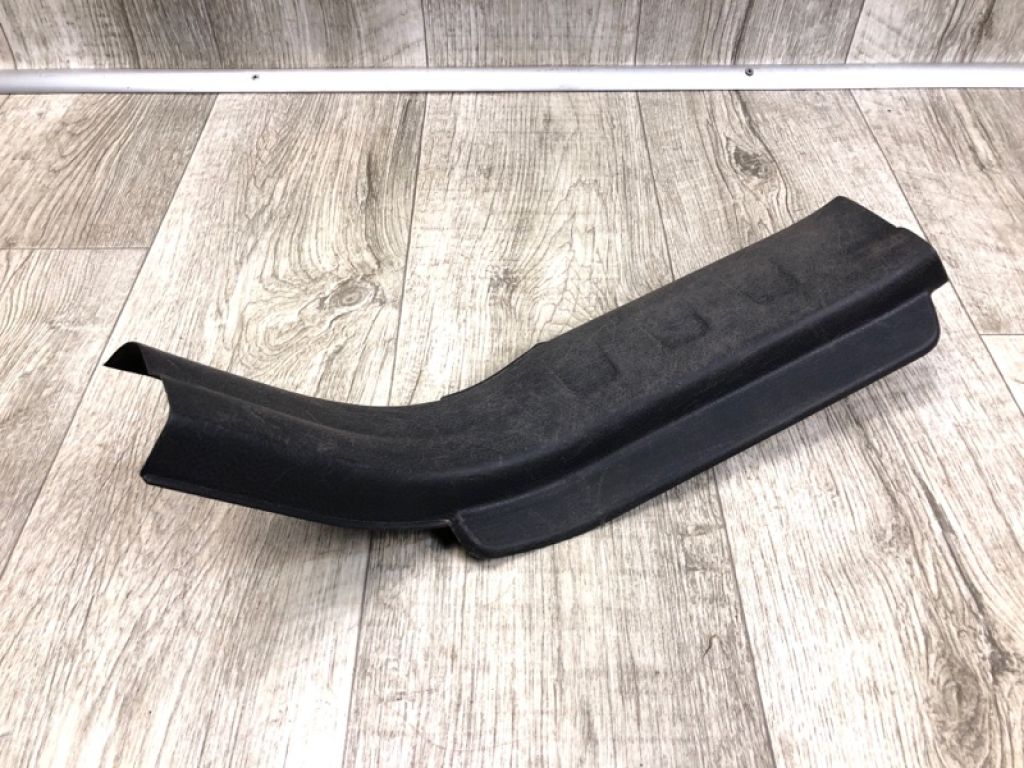 76170-65J00-5PK | Накладка порога внутрішня задн. прав. SUZUKI GRAND VITARA 05-15
