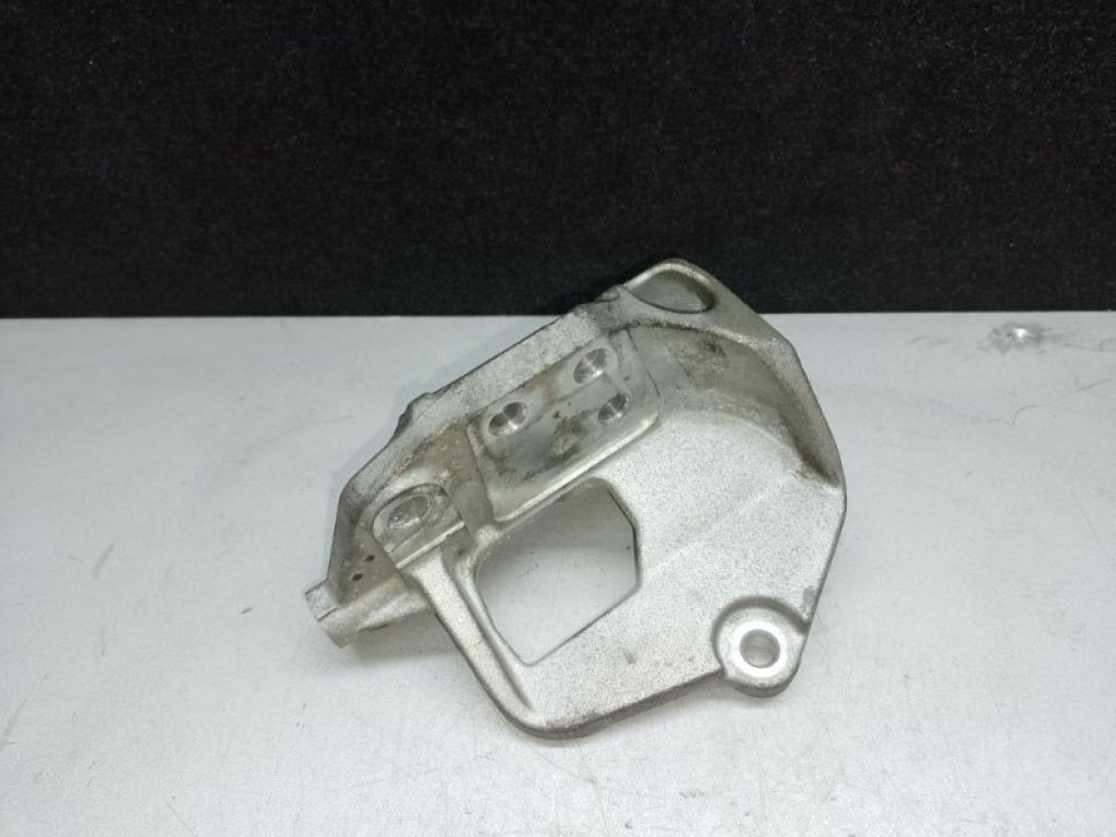 11751-57L20 | Кронштейн опори двигуна задн. SUZUKI KIZASHI 09-14