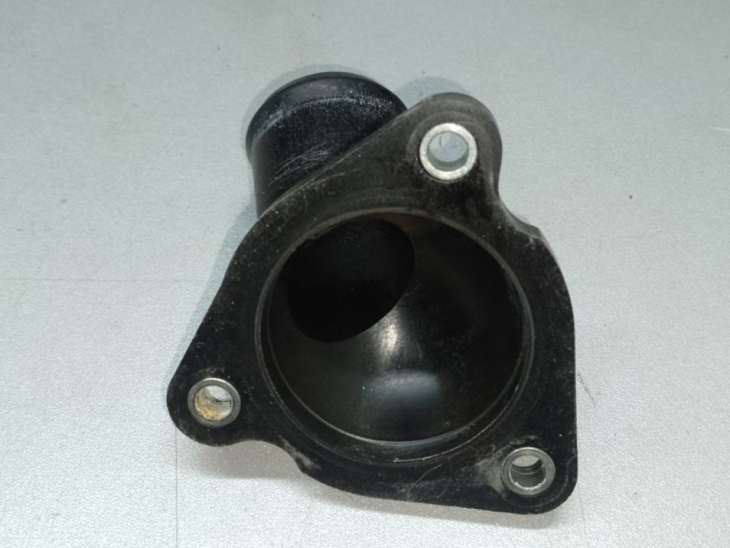 17560-57L00 | Кришка термостату SUZUKI KIZASHI 09-14 - Фото 2