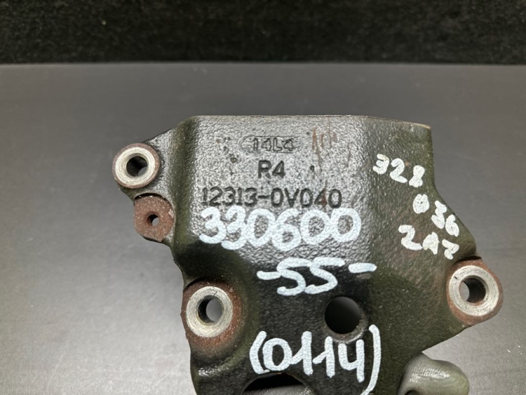 12313-0V040 | Кронштейн двигателя TOYOTA CAMRY 55 14-17 - Фото 4