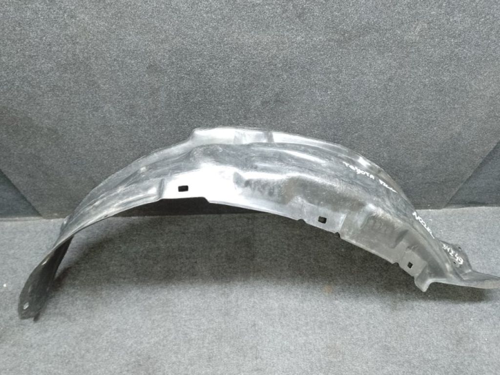 Підкрилок передн. прав. TOYOTA FORTUNER 05 - 15