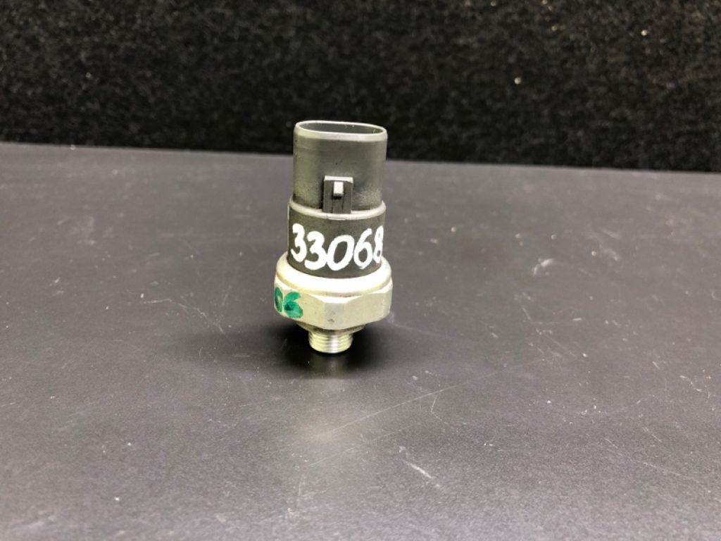 88645-08010 | Датчик тиску кондиціонера TOYOTA CAMRY 30 02-06