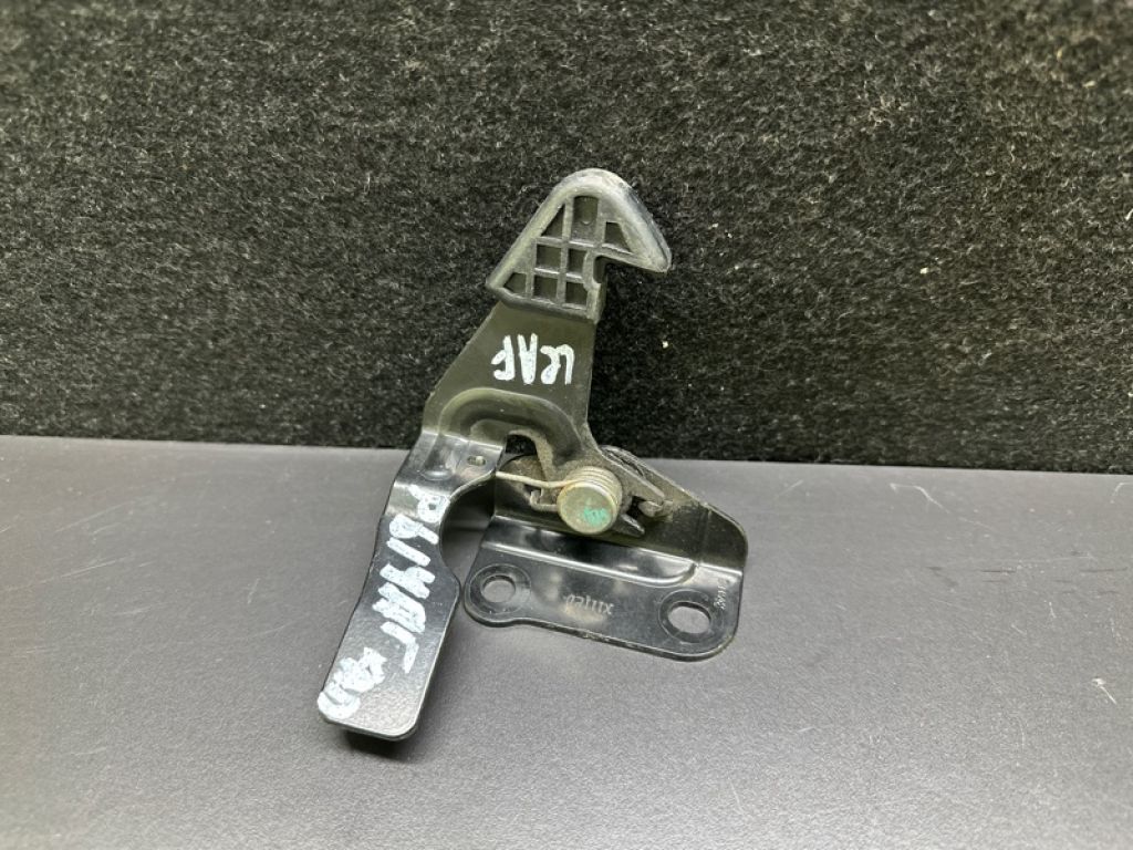 65670-3NA0A | Гак замка капота NISSAN LEAF 10-17