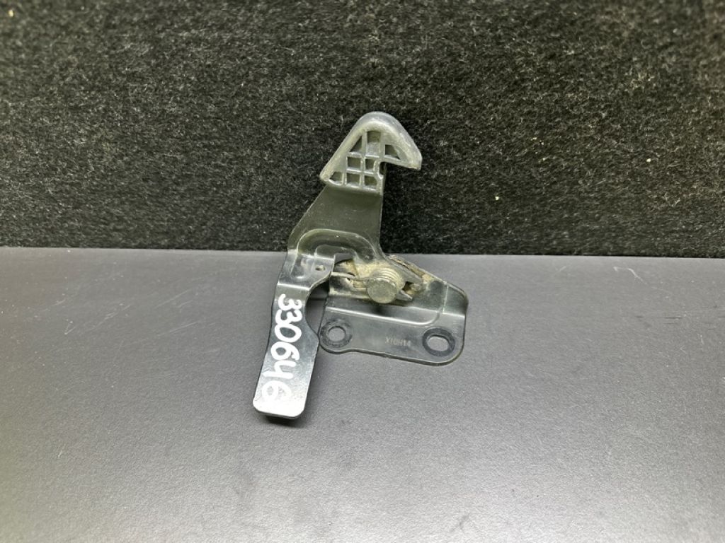 65670-3NA0A | Гак замка капота NISSAN LEAF 10-17