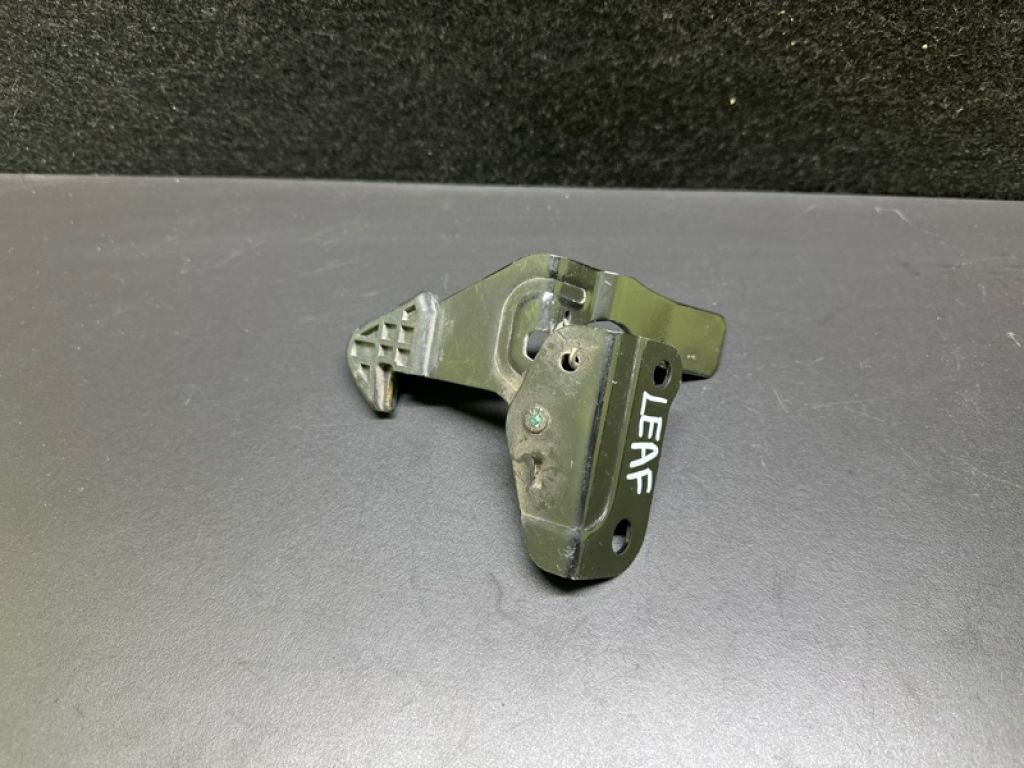 65670-3NA0A | Гак замка капота NISSAN LEAF 10-17 - Фото 2