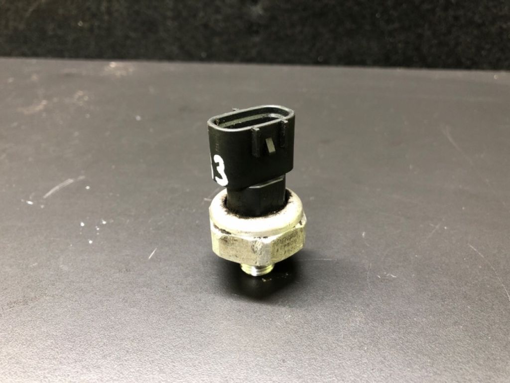 88719-33020 | Датчик давления кондиционера TOYOTA SIENNA 03-10 - Фото 2