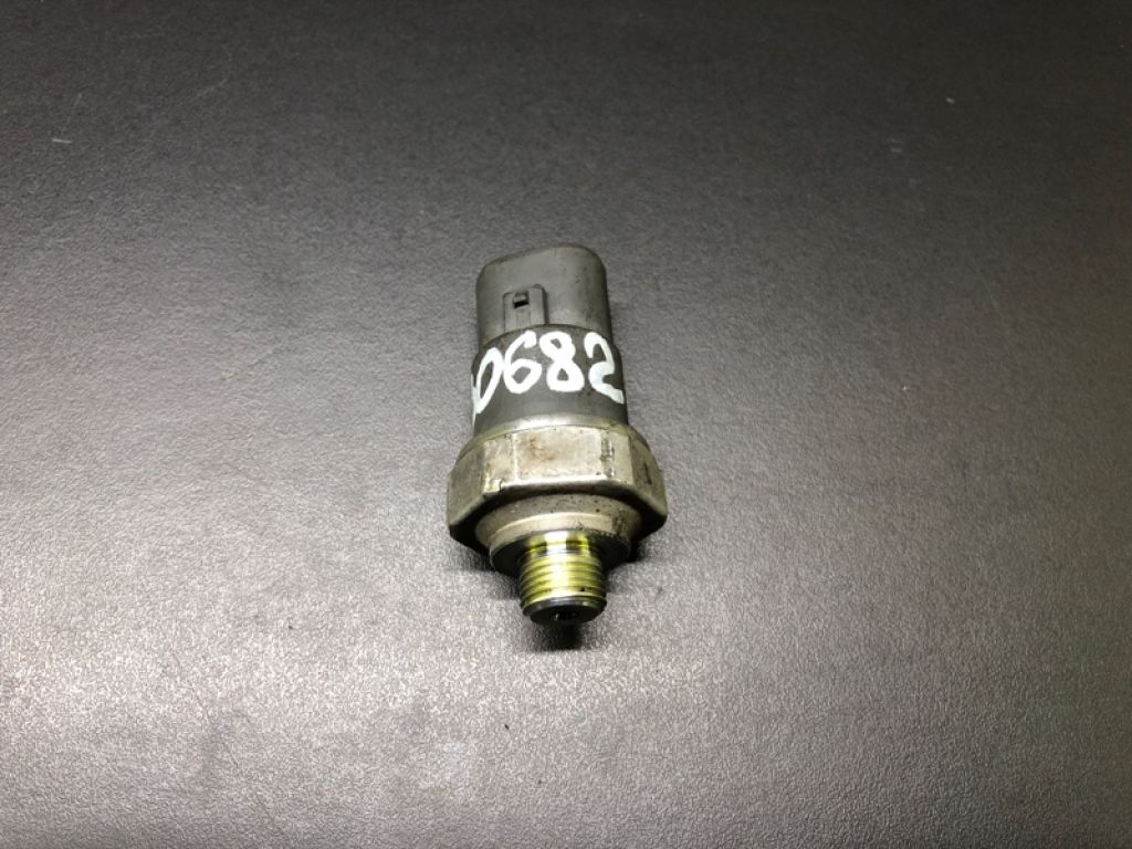 88645-48020 | Датчик тиску кондиціонера TOYOTA HIGHLANDER 01-07 - Фото 2