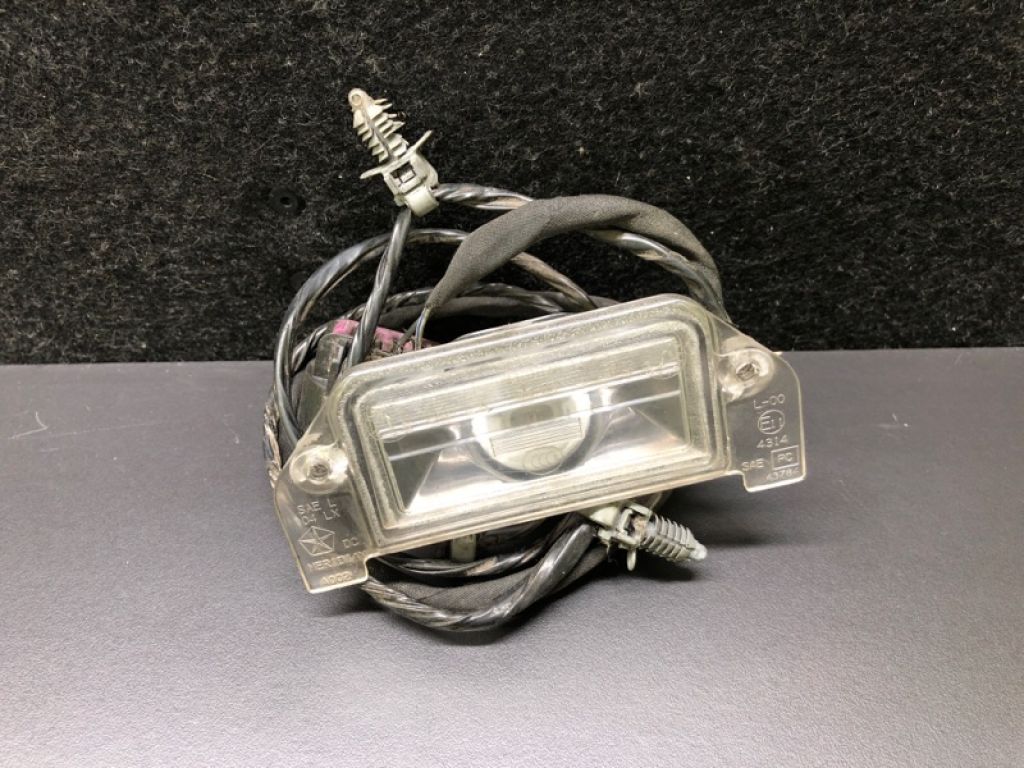 4805846AB | Подсветка номера CHRYSLER 300 04-10