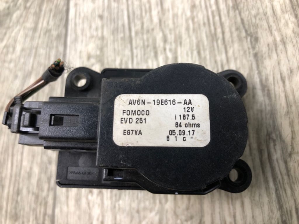 AV6Z19E616A | Моторчик заслонки печки FORD FOCUS 10-18 - Фото 6
