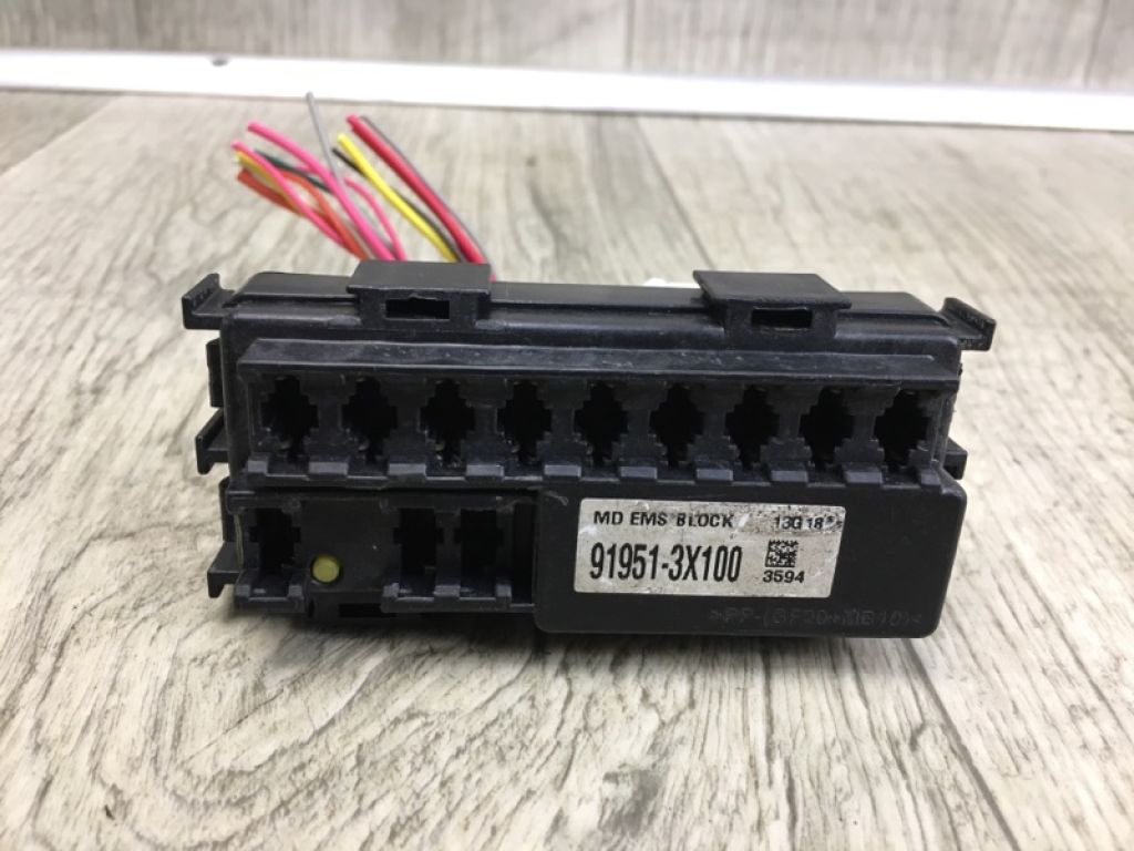 91951-3X100 | Блок запобіжників моторний відсік HYUNDAI ELANTRA MD 10-15