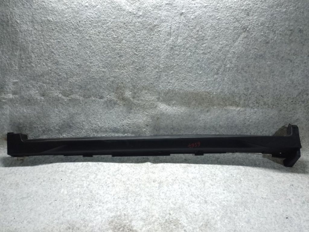 76851-5HA0A | Накладка порогу зовнішня лів. NISSAN X-TRAIL/ROGUE T32 13-20