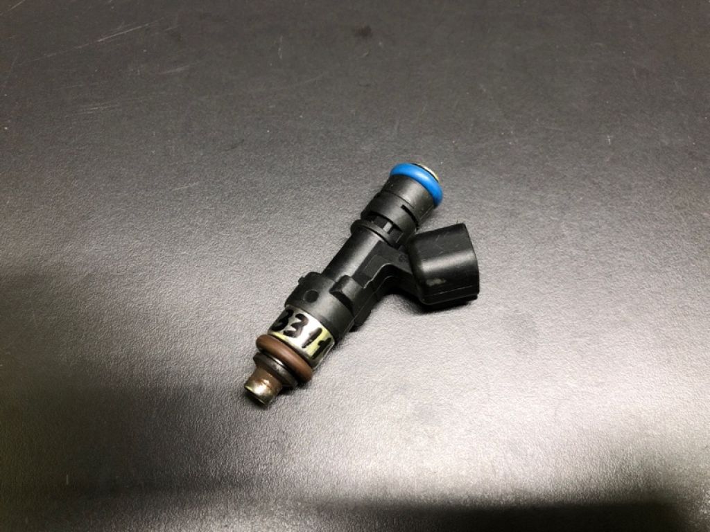 BE8Z-9F593-B | Форсунка топливная FORD FIESTA 08-17 - Фото 2