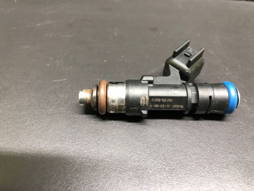 BE8Z-9F593-B | Форсунка топливная FORD FIESTA 08-17 - Фото 4