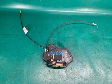 Замок двері задн. лів. TOYOTA MATRIX 02-08