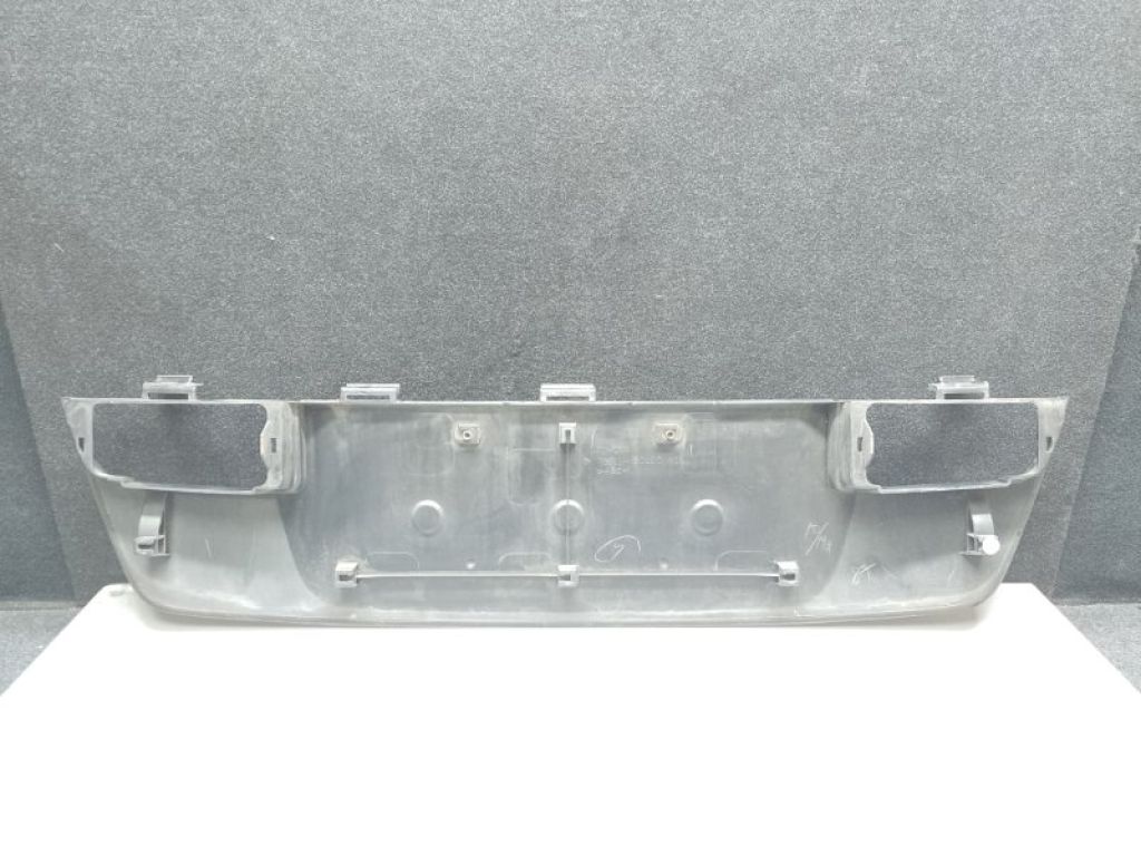 76811-60100-J0 | Накладка крышки багажника LEXUS GX470 02-09 - Фото 2