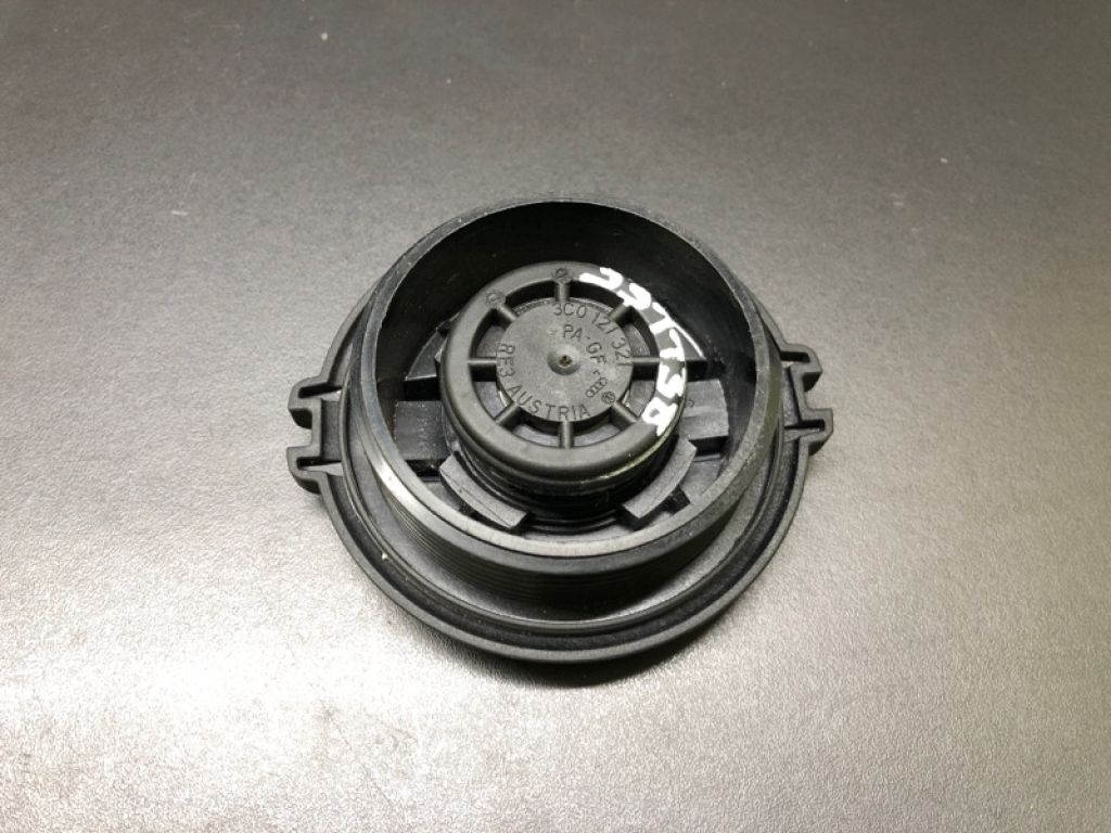 3C0 121 321 | Крышка расширительного бачка VOLKSWAGEN TIGUAN 08-17 - Фото 2