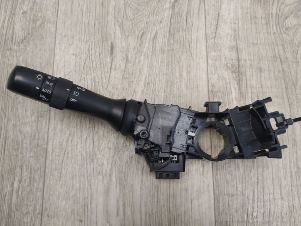 84140-33202 | Підрульовий перемикач лів. LEXUS CT200 11-17