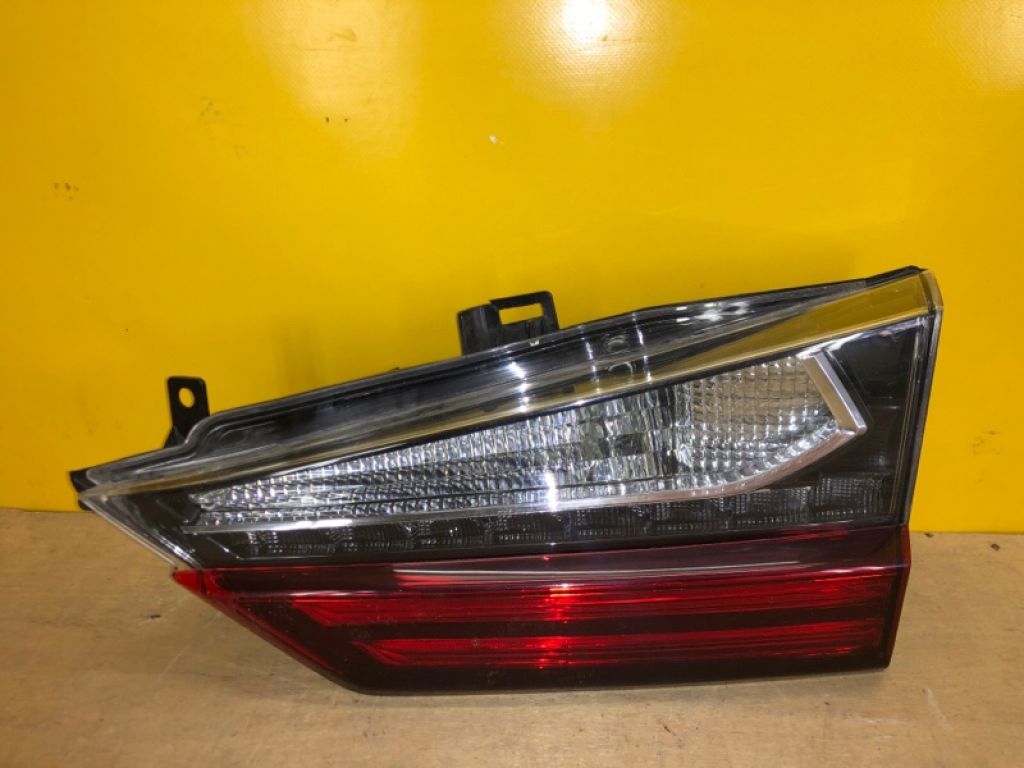 81580-0E090 | Ліхтар внутрішній прав. LEXUS RX350/450 15-22