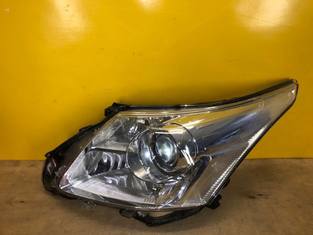 8107005330 | Фара TOYOTA AVENSIS 08-18