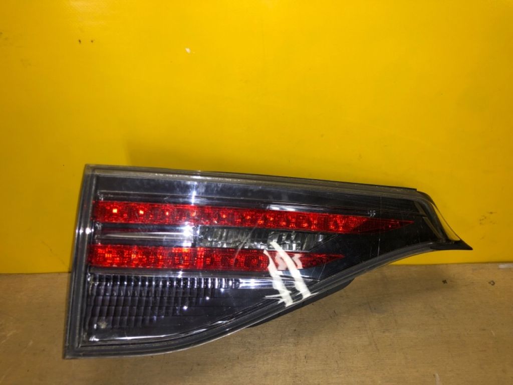 81581-76020 | Ліхтар внутрішній прав. LEXUS CT200 11-17