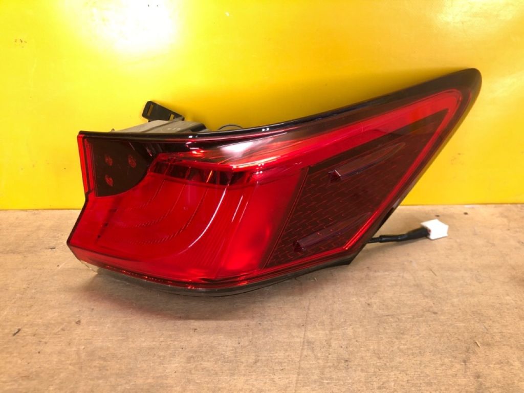 8155176260 | Ліхтар зовнішній LEXUS CT200 17-