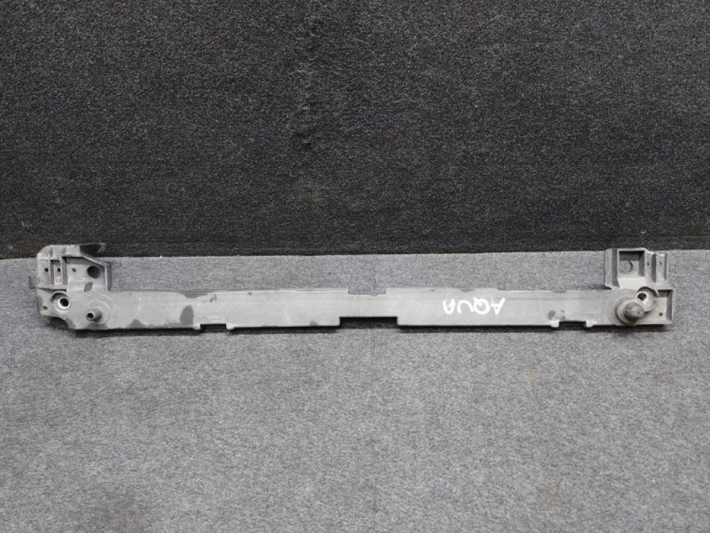 16712-21020 | Накладка на рамку радіатора TOYOTA PRIUS C/AQUA 11-14
