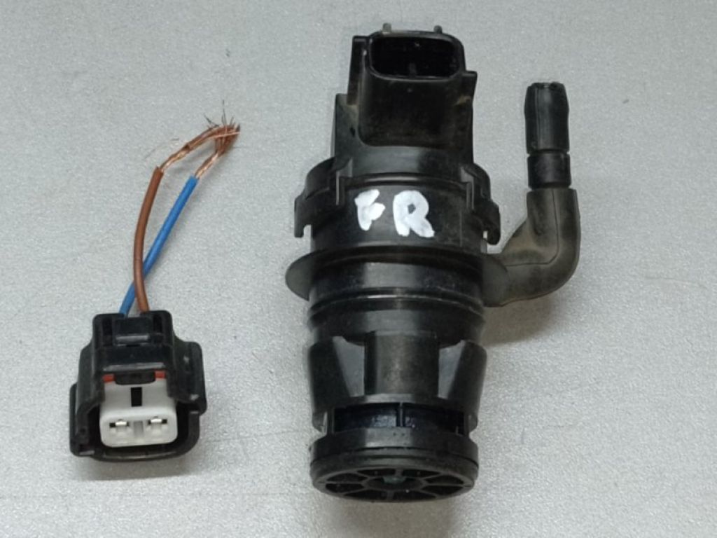 85330-21010 | Насос омывателя стекла передн. TOYOTA PRIUS C/AQUA 11-14