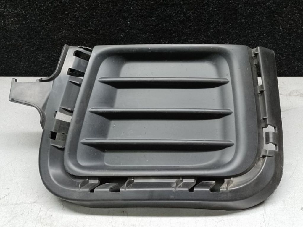 81482-52370 | Заглушка протитуманних фар лів. TOYOTA PRIUS C/AQUA 11-14