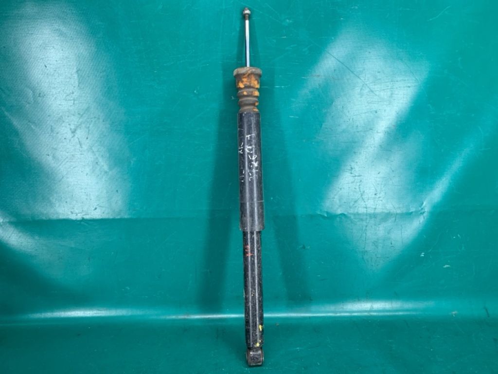 BBM228910D | Амортизатор задн. лев. MAZDA 3 BL 09-13