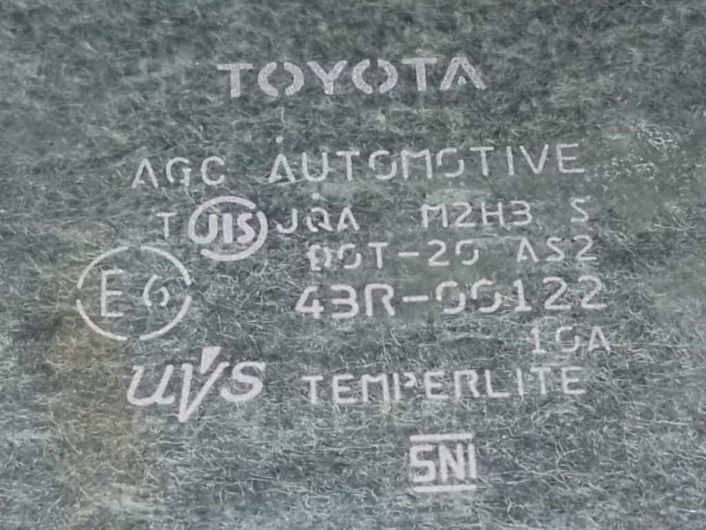 68104-47051 | Стекло двери задн. лев. TOYOTA PRIUS - 30 09-17 - Фото 2
