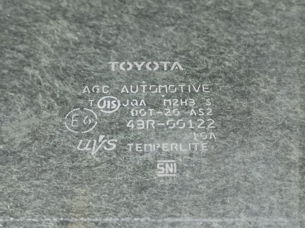 68104-47051 | Стекло двери задн. лев. TOYOTA PRIUS - 30 09-17 - Фото 2