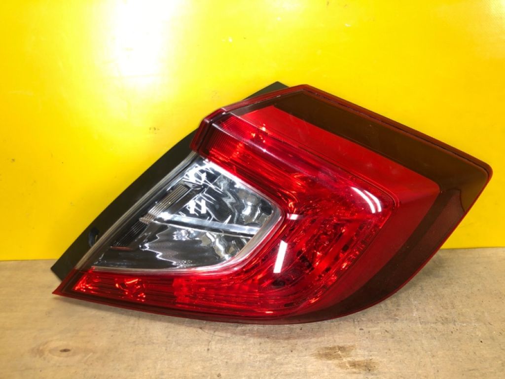 33500-TBA-A01 | Ліхтар зовнішній прав. HONDA CIVIC FC/FK 15-