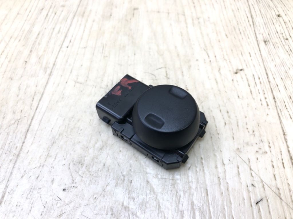 8492060090C0 | Кнопка регулировки сиденья передн. прав. LEXUS RX350/450 15-22