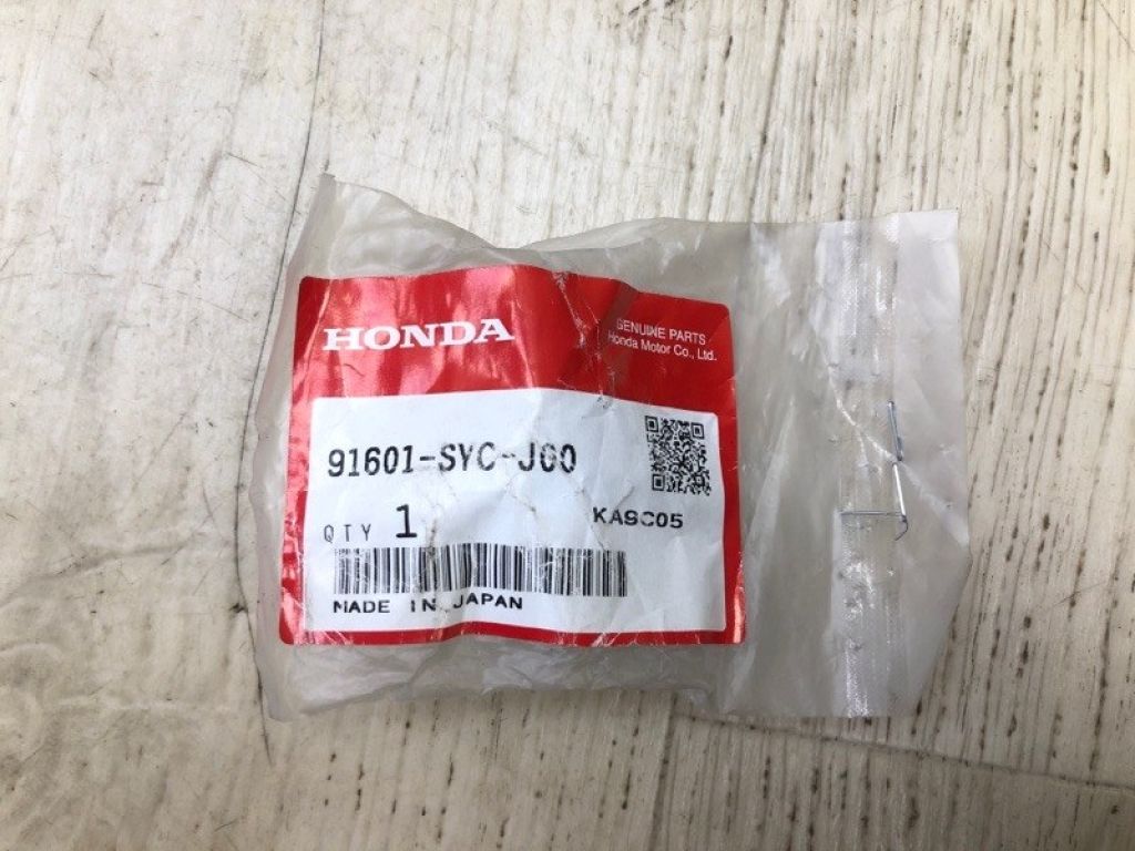 91601-SYC-J00 | Отбойник капота HONDA ODYSSEY 17-