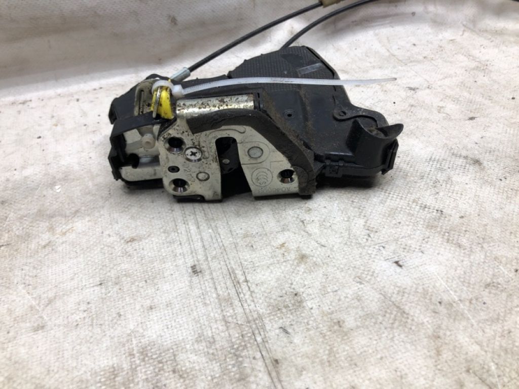 69040-06180 | Замок двері передн. лів. TOYOTA TUNDRA 07-13 - Фото 2