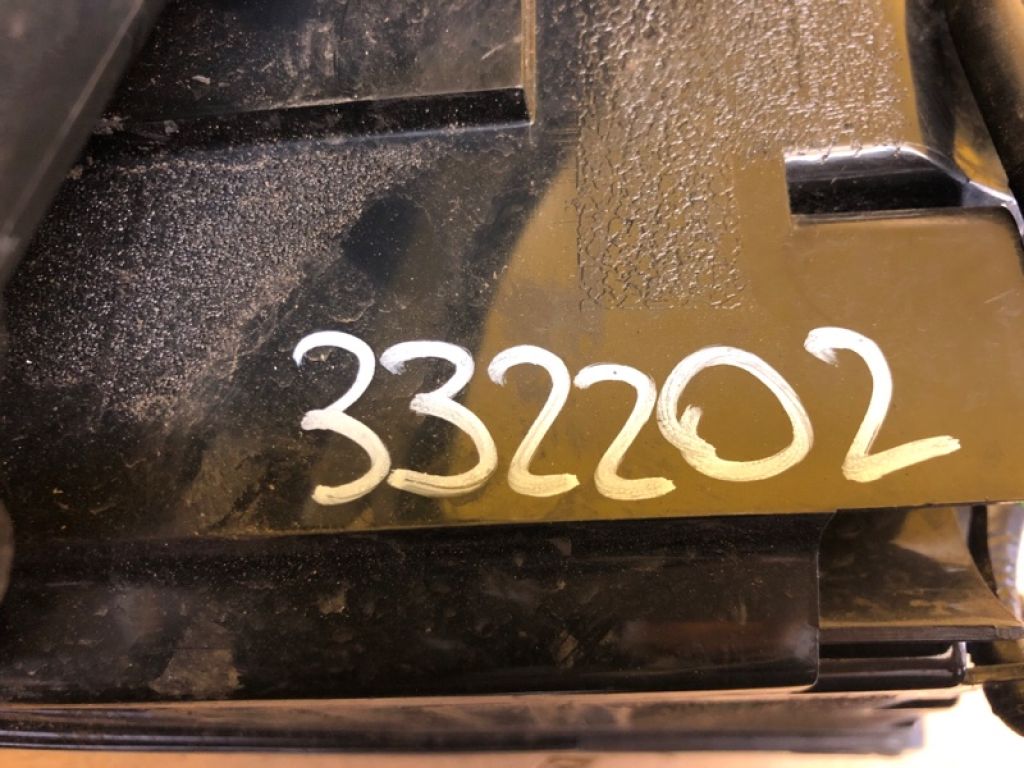 8330A379 | Фонарь наружный лев. MITSUBISHI OUTLANDER XL 05-13 - Фото 2