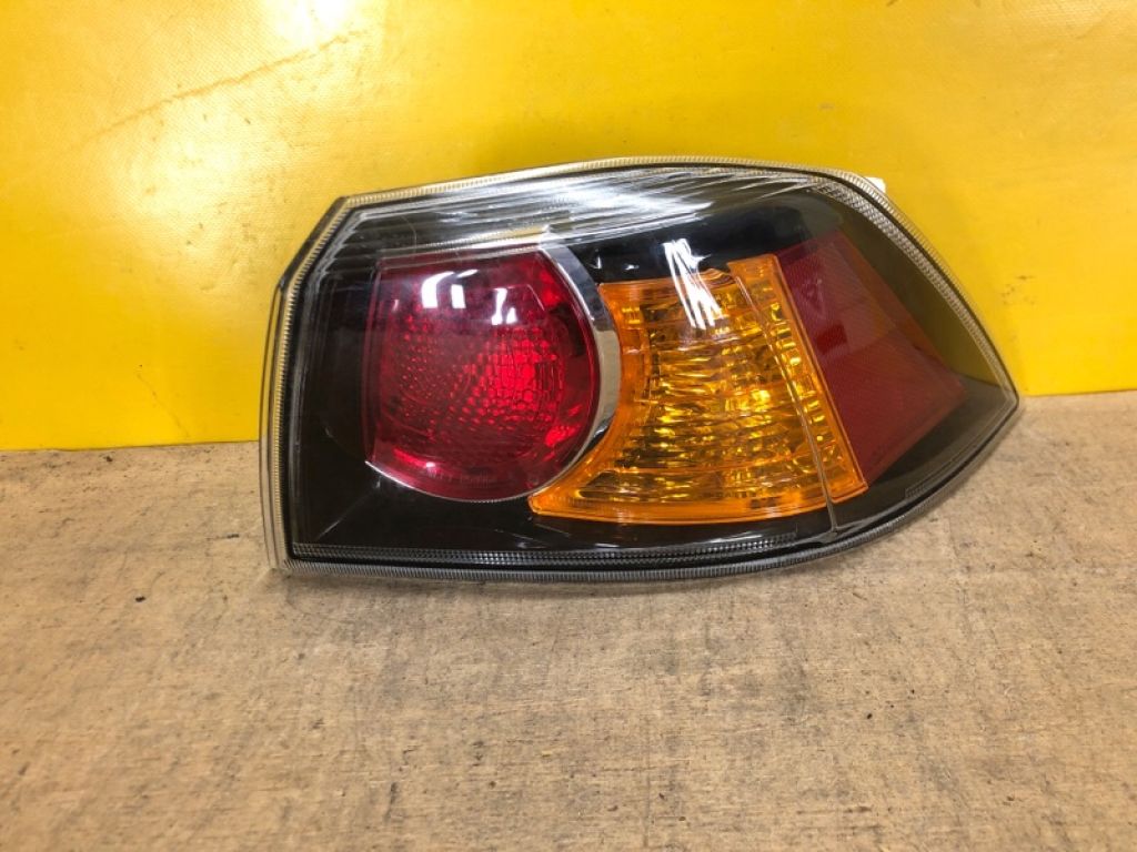 8330A622 | Ліхтар зовнішній прав. MITSUBISHI LANCER X 10 15-17